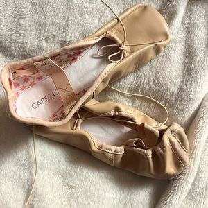 Capezio Ballet Slipper. Size 1m.